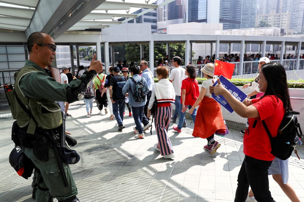 V Hongkongu byla zlikvidována barikáda kolem jedné z vysokých škol