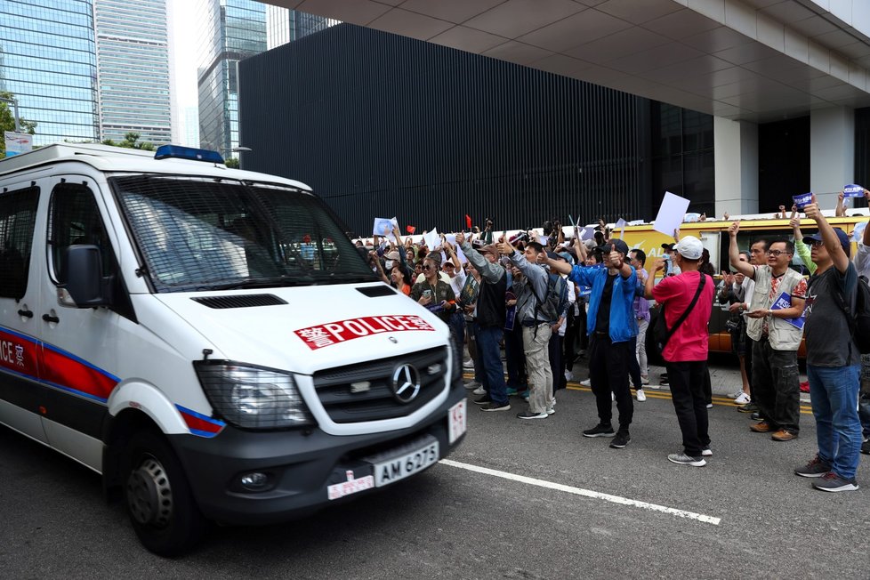 V Hongkongu byla zlikvidována barikáda kolem jedné z vysokých škol.