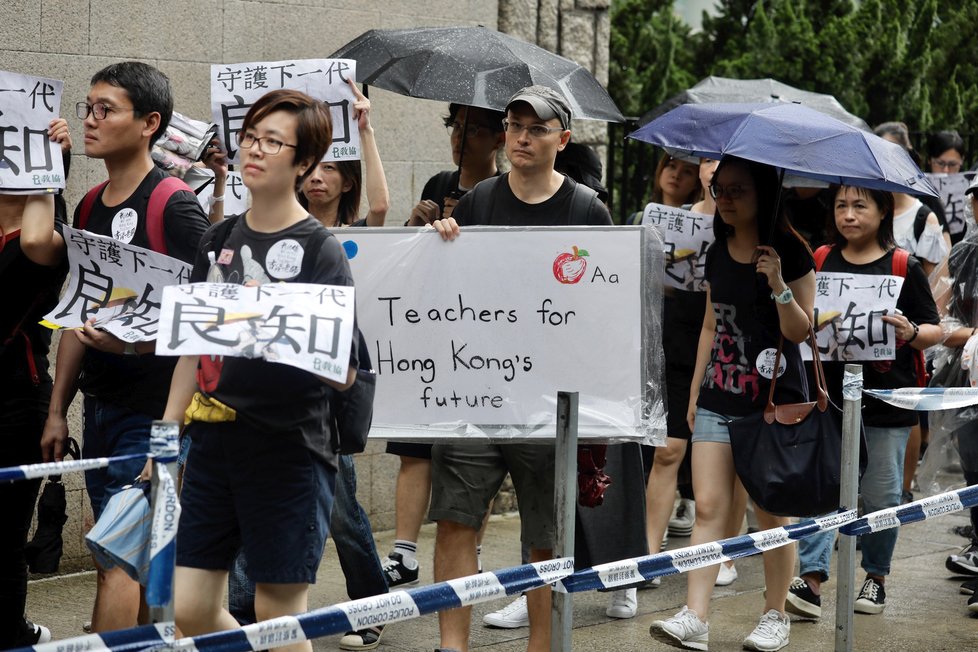 Demonstrace v Hongkongu pokračují, přidávají se už i učitelé