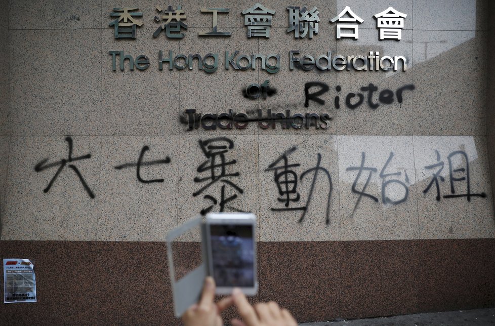 Demonstrace v Hongkongu pokračují, přidávají se už i učitelé