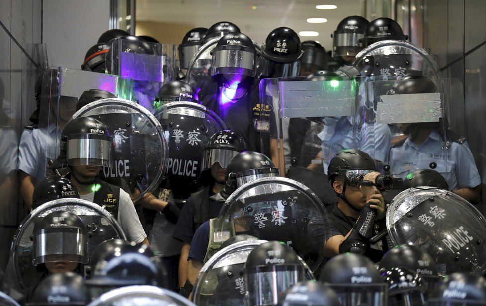 Demonstrace v Hongkongu pokračují, přidávají se už i učitelé