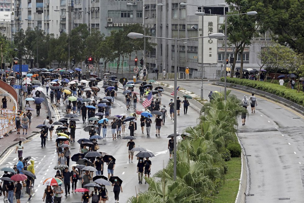 Demonstrace v Hongkongu pokračují, přidávají se už i učitelé