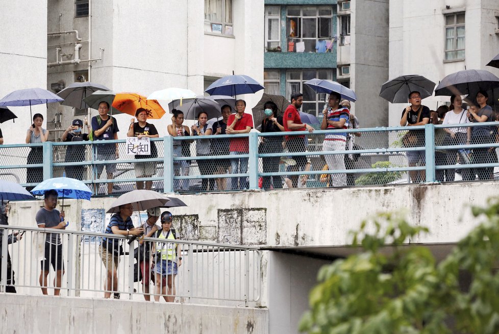 Ohromné demonstrace v Hongkongu pokračují, přidávají se už i učitelé, situace je vypjatá