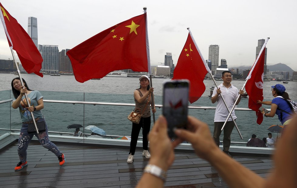 Demonstrace v Hongkongu pokračují, přidávají se už i učitelé