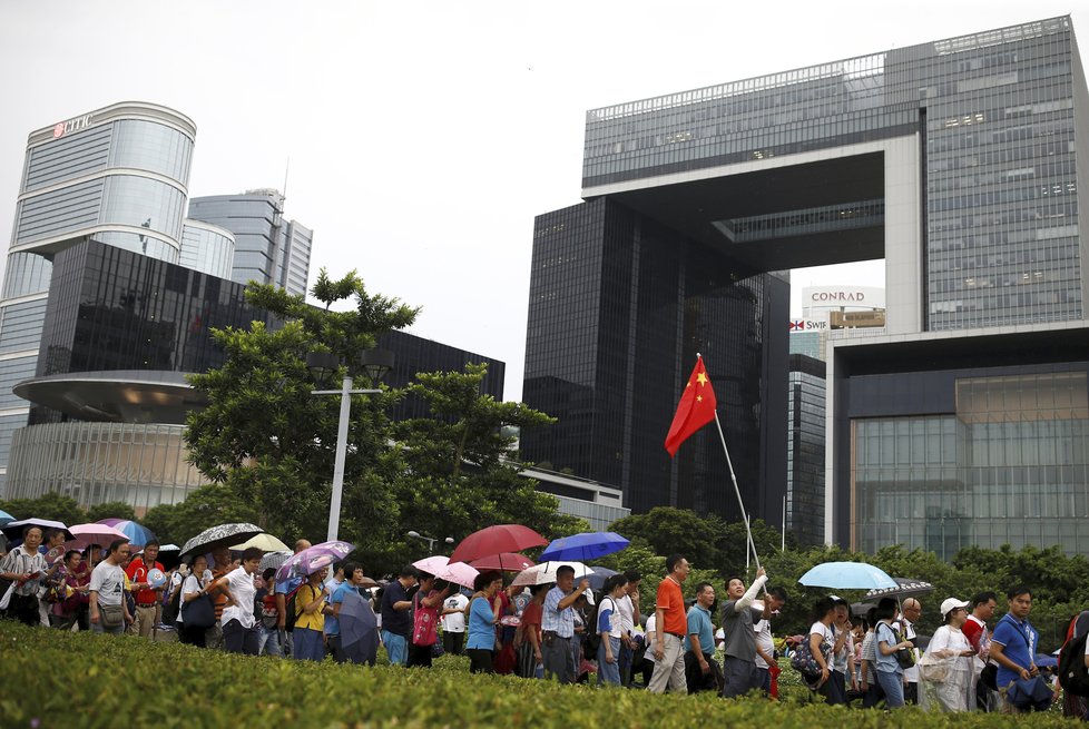 Demonstrace v Hongkongu pokračují, přidávají se už i učitelé