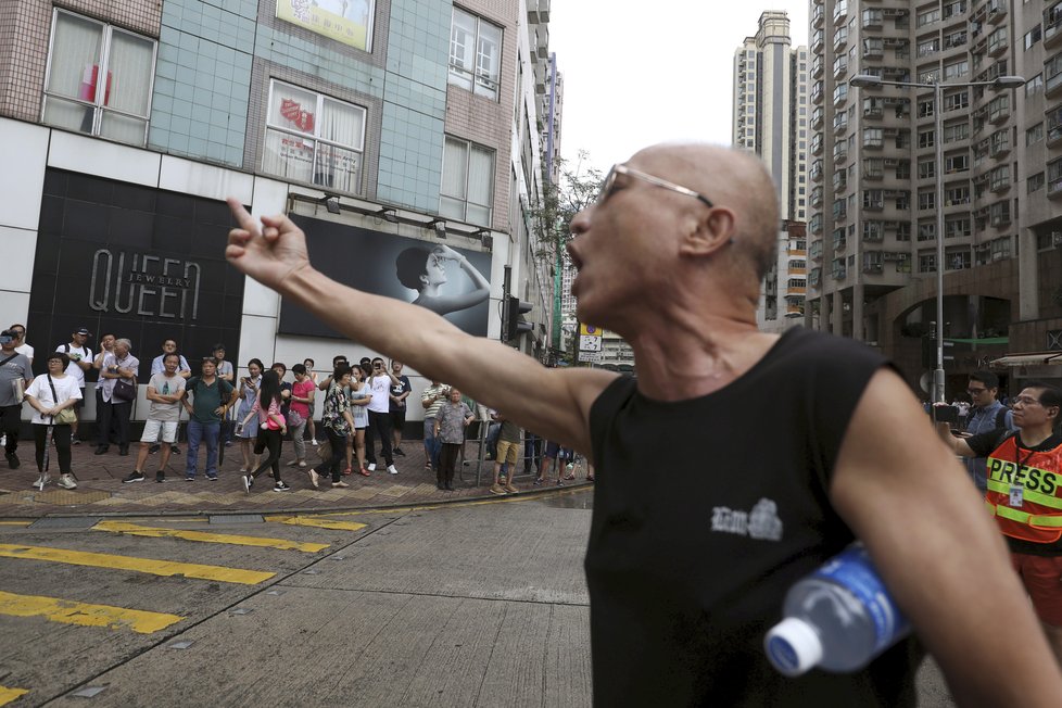 Demonstrace v Hongkongu pokračují, přidávají se už i učitelé
