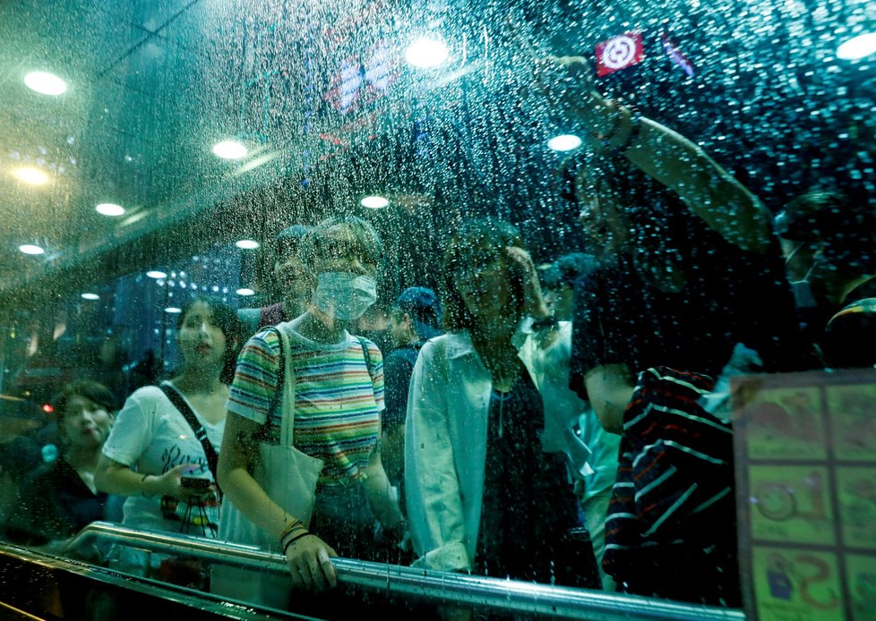 Policie rozháněla demonstranty v Hongkongu i slzným plynem (3. 8. 2019)