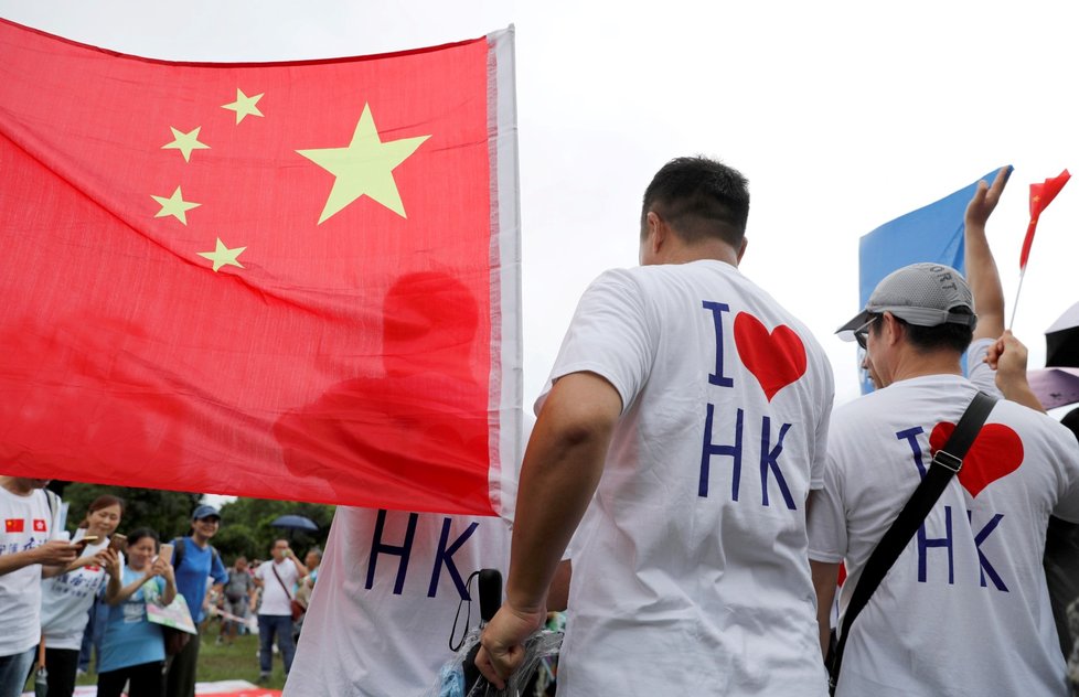 Policie rozháněla demonstranty v Hongkongu i slzným plynem (3. 8. 2019)