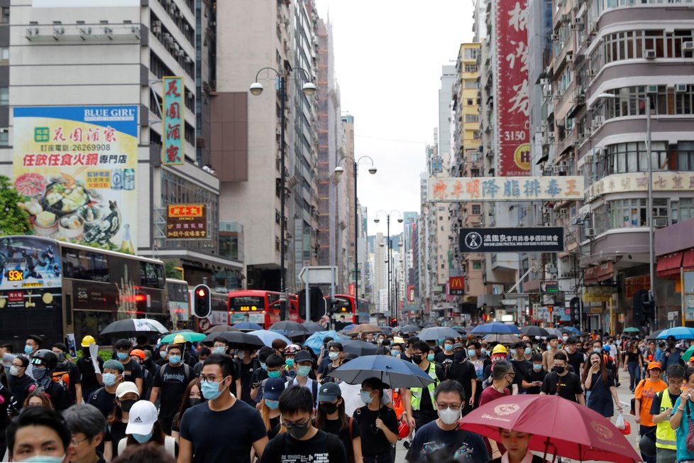 Policie rozháněla demonstranty v Hongkongu i slzným plynem (3. 8. 2019)