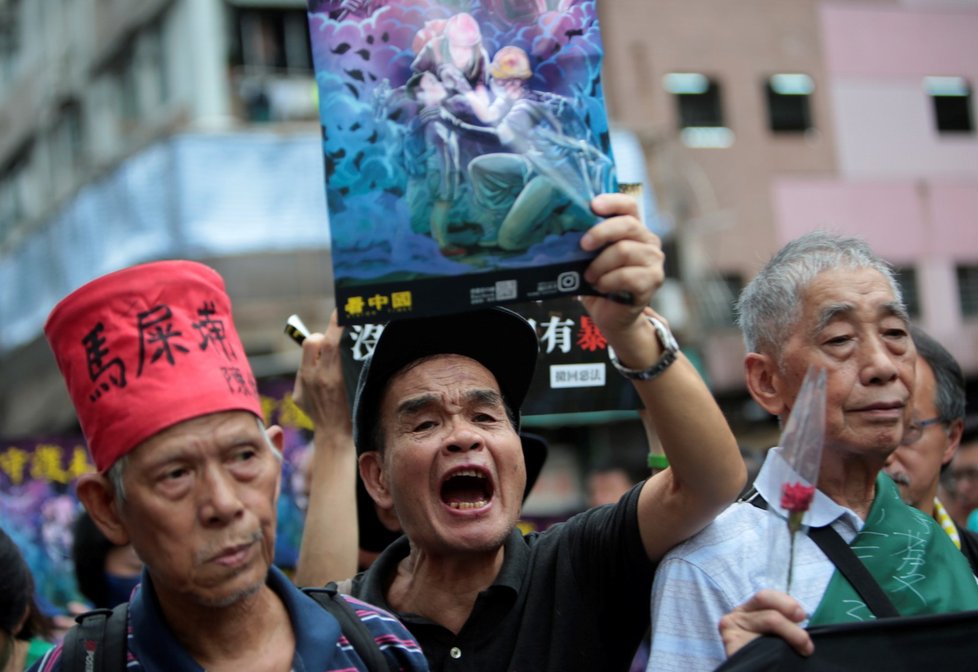 Policie rozháněla demonstranty v Hongkongu i slzným plynem (3. 8. 2019)