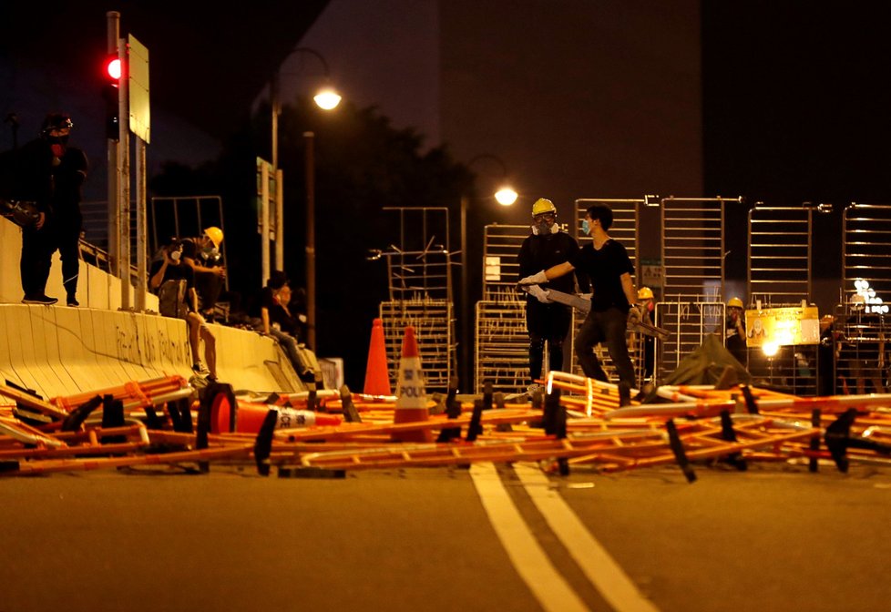 Policie rozháněla demonstranty v Hongkongu i slzným plynem (3. 8. 2019)