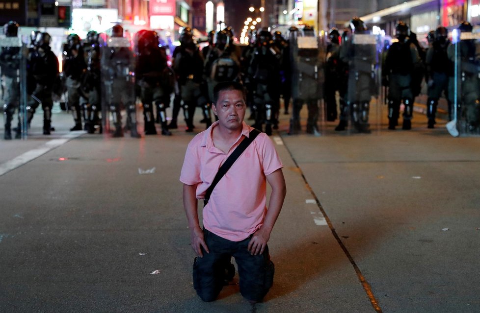 Policie rozháněla demonstranty v Hongkongu i slzným plynem (3. 8. 2019)