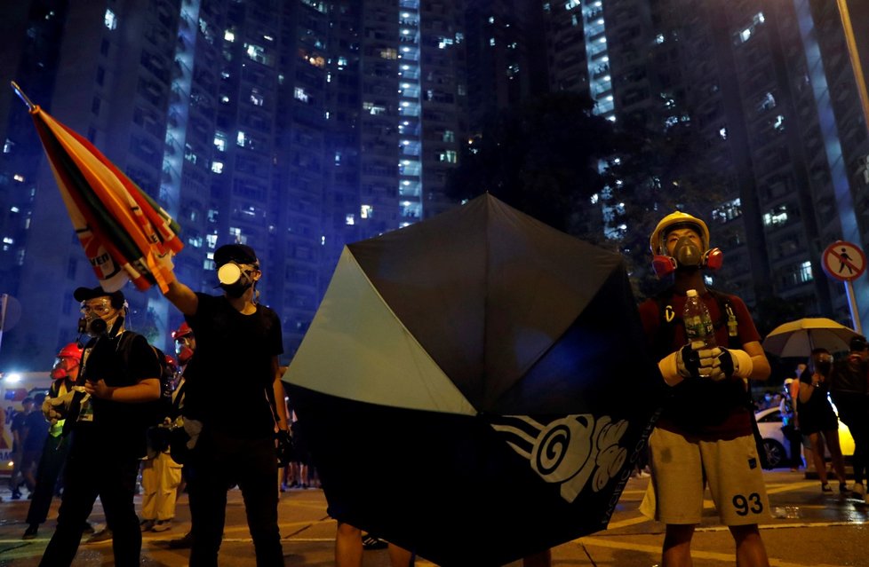 Policie rozháněla demonstranty v Hongkongu i slzným plynem (3. 8. 2019)