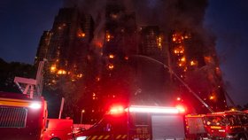 Ohnivé peklo v Hongkongu: Ničivý požár bytového komplexu (listopad 2025)