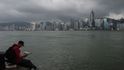 Tajfun Nida se přehnal nočním Hongkongem a ochromil provoz ve městě