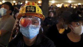 Protesty v Hongkongu pokračují, policie proti demonstrantům zasahuje slzným plynem, vodními děly a gumovými projektily.