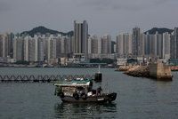 Za znevážení čínské hymny až tři roky „basy“. Hongkong chystá ostrý zákon, padne i na děti