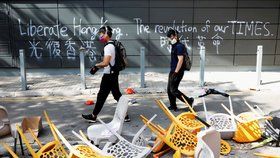 Masové protesty v Hongkongu trvají už několik týdnů. V posledních šesti dnech byla hlavním centrem Polytechnická univerzita, kde  se zabarikádovali studenti. Šest dní byly zavřené také školy