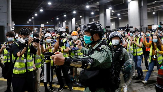 Za protesty do vězení. Čína se vypořádává s opozicí v Hongkongu.