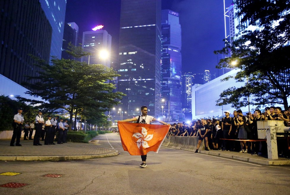 Masivní protest v Hongkongu požadoval odstoupení jeho správkyně (16. 6. 2019)