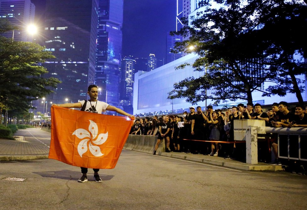 Masivní protest v Hongkongu požadoval odstoupení jeho správkyně (16. 6. 2019)