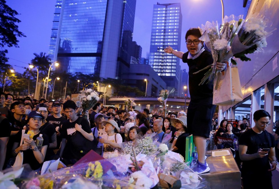 Masivní protest v Hongkongu požadoval odstoupení jeho správkyně (16. 6. 2019)