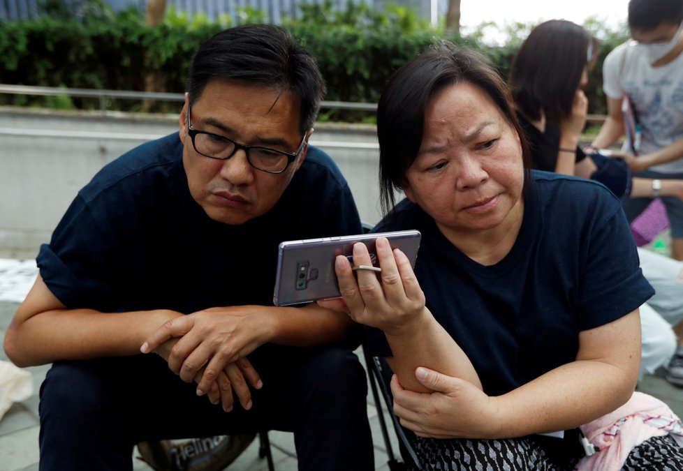 Správkyně Hongkongu Carrie Lamová oznámila odklad schvalování zákona o vydávání osob podezřelých ze spáchání trestného činu (15. 6. 2019)