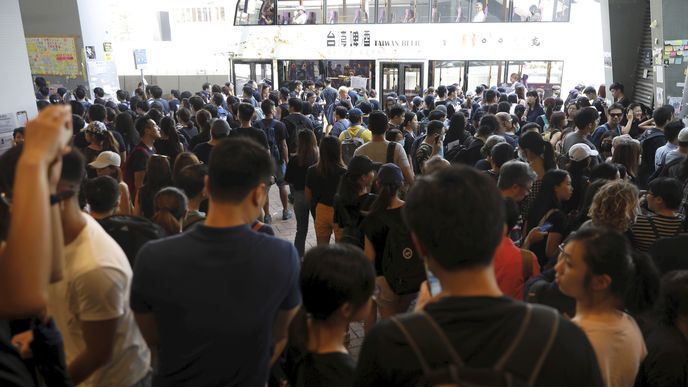 Protesty v Hongkongu ochromily dopravu.