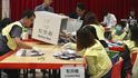 Hongkongské volby: Prodemokratičtí kandidáti zatím výrazně vedou Hongkongské volby: Prodemokratičtí kandidáti zatím výrazně vedou