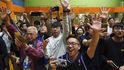 V nedělních místních volbách v Hongkongu ztratily propekingské strany většinu svých dosavadních pozic 
