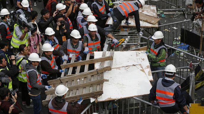 Hongkong zahájil vyklízení hlavního protestního tábora aktivistů