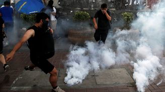 V Hongkongu se koná další nepovolený protest, policie zasahuje 