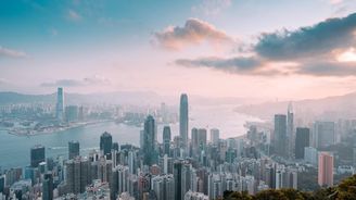 Exodus z Hongkongu do Británie může uvolnit byty za dvacet miliard dolarů