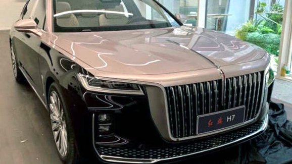 Nový čínský Rolls-Royce Hongqi H7 poprvé bez maskování: Jak se vám líbí?