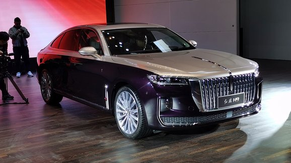 Čínské Hongqi představilo limuzínu H9, čím chce konkurovat BMW, Audi nebo Mercedesu?