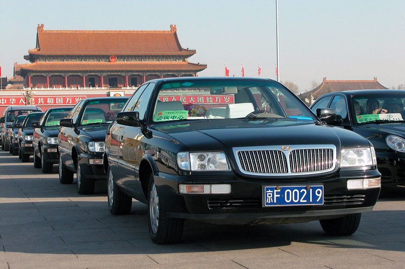 Hongqi Shijixing (CA7202E3) (2000)