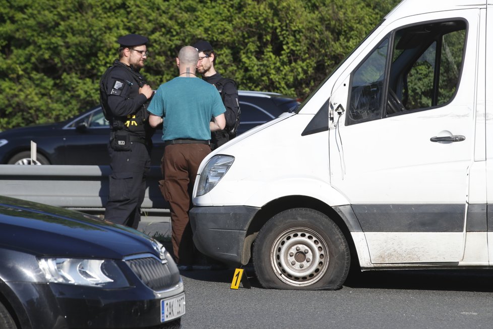 23. května 2019: Šílence za volantem zastavily výstřely.