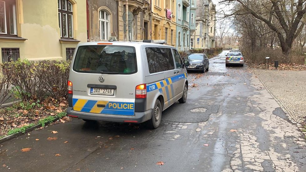 Pražští policisté pronásledovali muže v kradeném autě.