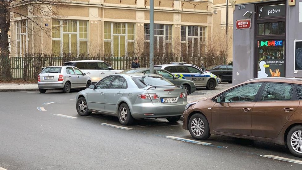 Pražští policisté pronásledovali muže v kradeném autě.