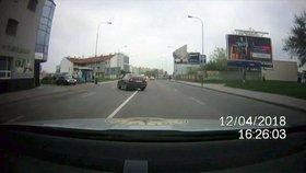 Řidič v Brně ujížděl před strážníky. (Ilustrační foto)