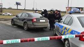 Policejní honička v Praze na Proseku: řidič najížděl do chodců, ohrožoval policisty i ostatní řidiče