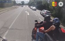 Pronásledovali motorkáře: Šílenec bez řidičáku prchal Prahou...