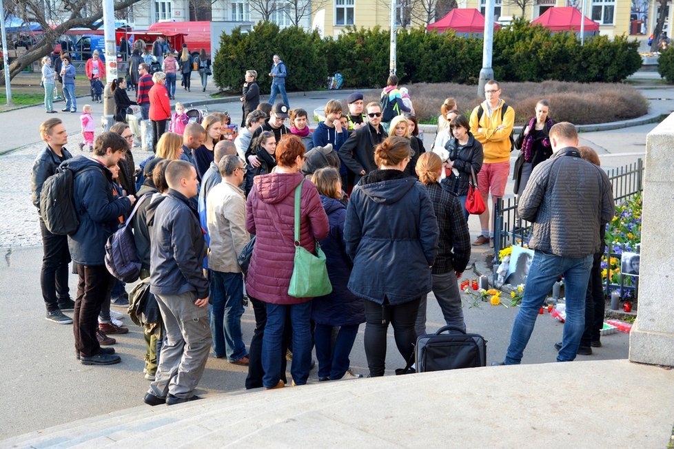 Lidé, kterým Honza utkvěl v srdci, se s ním přišli rozloučit v den, kdy by oslavil 56. narozeniny.