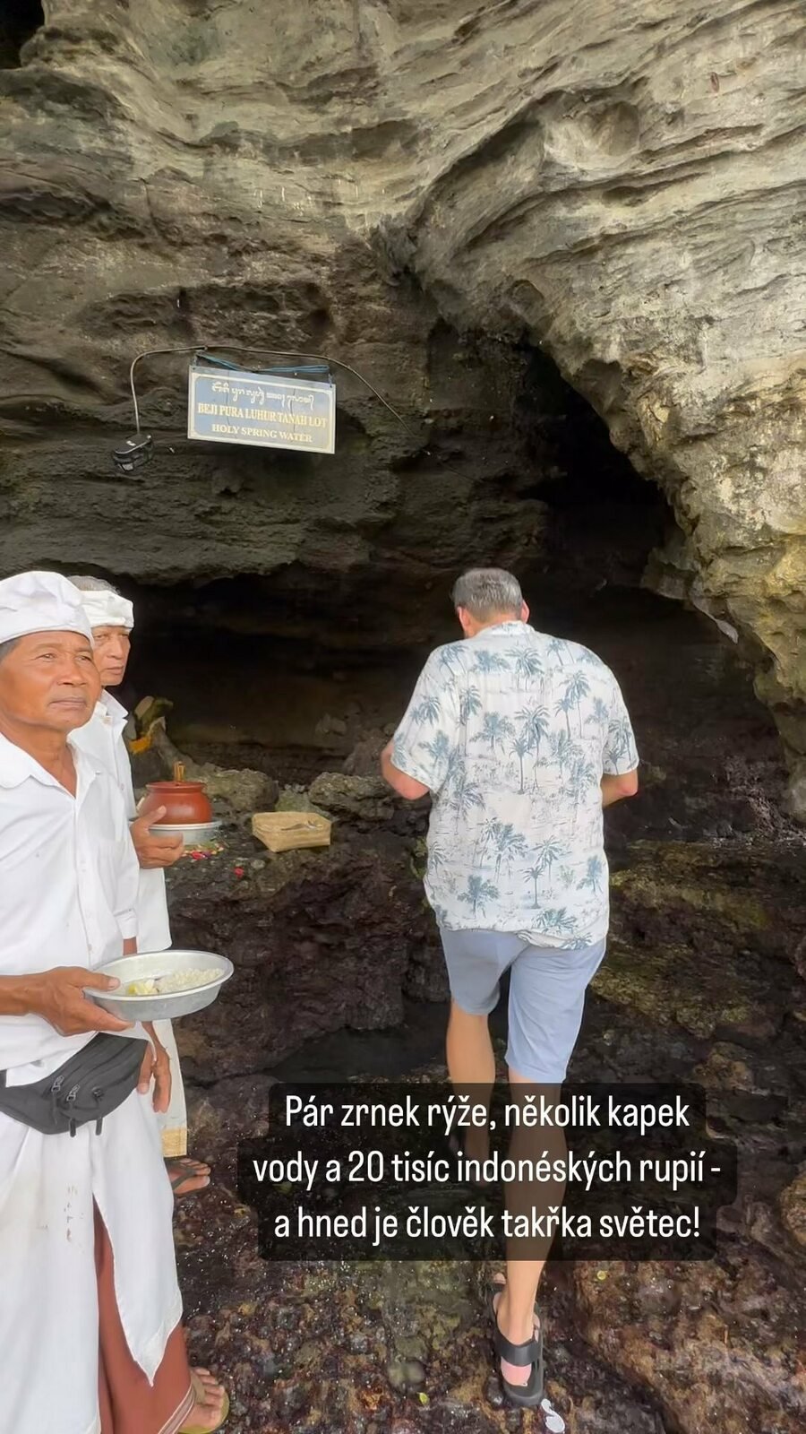 Moderátor Honza Dědek na dovolené na Bali.