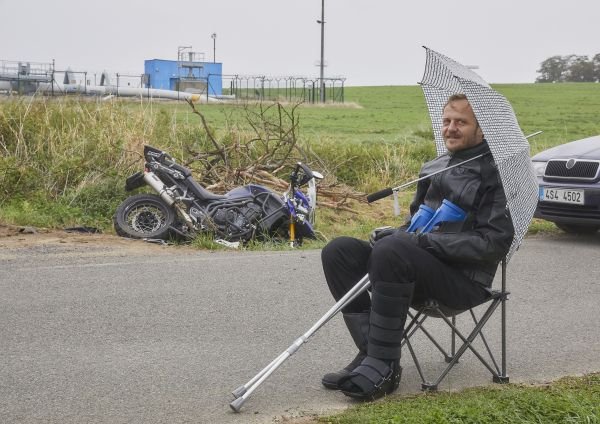 V září 2018 hrál Hájek se zlomenou nohou.