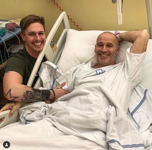 Jan Musil s partnerem Kubou v nemocnici.