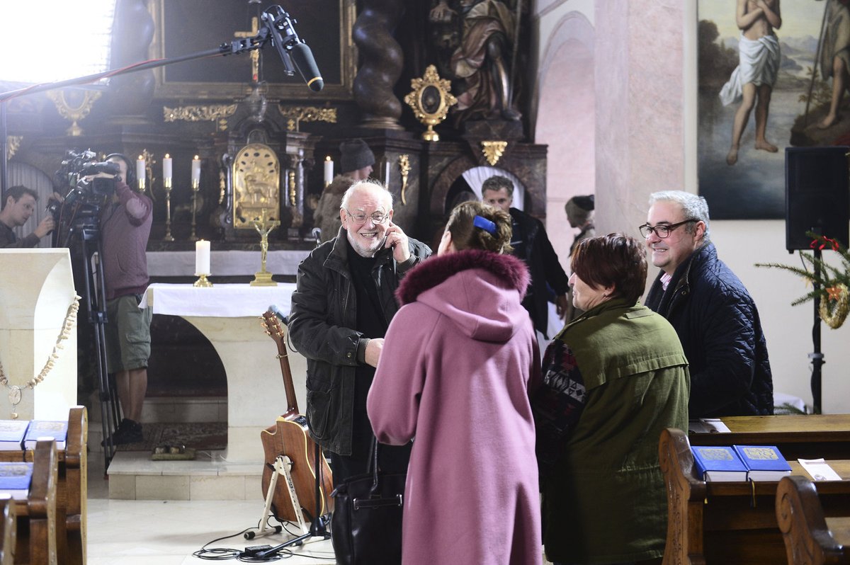 Před kamerou se sešel s Martinem Zounarem, Valérií Zawadskou a Martinou Randovou.