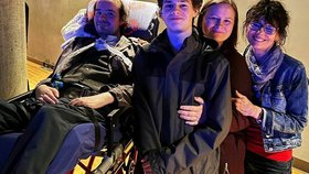 Honza s ALS mohl spolu s blízkými navštívit vystoupení dýdžeje s uměleckým jménem Parov Stelar díky Sanitce splněných snů.