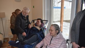 Překvapení. Na předávání přijela i Honzova nemocná maminka Růženka (74).