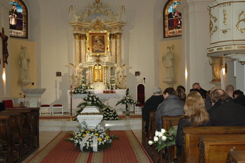 V kostele Panny Marie Sněžné v v Provodově-Maleniskách proběhlo poslední rozloučení s Honzíkem, kterého zabil strom